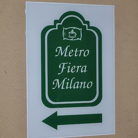 Affittacamere Metro Fiera Перо Екстериор снимка