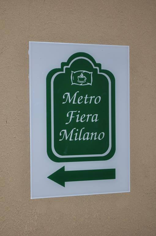 Affittacamere Metro Fiera Перо Екстериор снимка